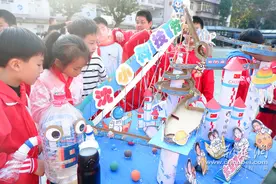清廉底色绘科技蓝图 创意过山车在沈阳路小学科技节“活力翻滚”图片