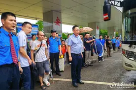 1538人1小时顺利转运：娄底高效完成滞留旅客转运工作图片