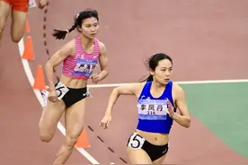 全国室内田径锦标赛女子400米决赛：李凤丹、严海玲并列第一，山东选手夺得男子400米冠军图片