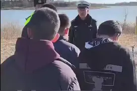 “爸”气十足！春节熊孩子被警察叔叔上一课图片