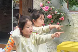 安徽这对“姐妹花”火了！网友：这样的小孩哪里领？图片