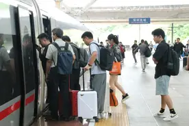 国庆假期深圳铁路到发旅客近700万人次，深圳北站3次打破客流纪录图片