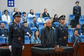 中粮集团原副总经理周政受审 被控造成国有资产损失超1亿图片
