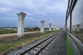 泰国交通部副部长力推中泰铁路建设，表态“进度不会再度推迟”图片