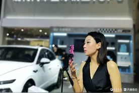 悦驾乐拍|缤纷绚丽！齐鲁国际车展美女香车齐争艳图片