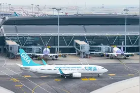 又是波音！大湾区航空飞香港客机被曝挡风玻璃裂开，已降落图片