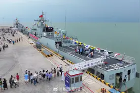 登舰！这场军营开放日实力“圈粉”图片