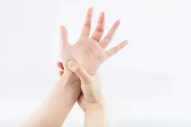 血脂、血糖高不高，“看眼”就知道，这样做帮你把它们稳住图片