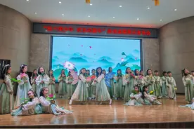 郑州经三路小学举行“庆元旦 迎新年”美育学习成果展示活动图片
