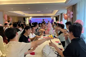 鹤壁经济技术开发区举办“会聚良缘开心相见”青年人才交友联谊会活动图片