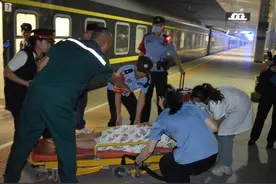孕妇乘车突发不适 铁警联动紧急救援图片