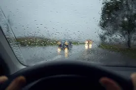 出行请注意 因大雨影响杭州高速有路段限行图片