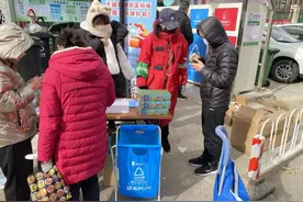 社区居民足不出户线上“绿色当铺”轻松预约上门回收图片