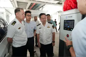琼州海峡开启新能源车辆滚装运输登船临检试点图片