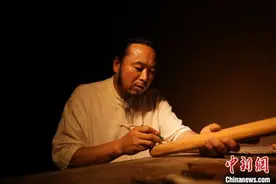 永乐桃木雕刻：点刻凝神 巧夺天工图片