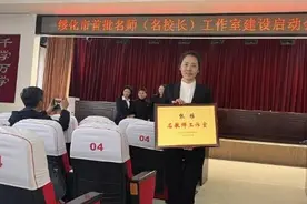 张维：桃李争妍春意醉 师光如炬映素晖图片