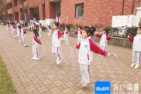海南中小学“课间15分钟”新规施行首日 记者实地探访图片