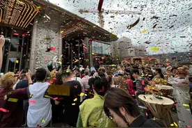 加班！开发商情绪高涨，国庆不放假！有地方政府也发出买房邀请图片