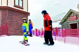 室内滑雪成为港澳居民休闲新潮流图片