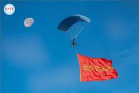海军陆战队蛟龙突击队海上跳伞，震撼图片