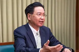 吴钊燮对澳媒渲染“中俄威胁”，叫嚣“台湾须备战”，岛内网友：不要再制造恐慌了图片