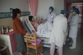 用双手托起明天的希望图片