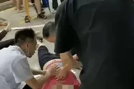 等一下，我先去救个人图片