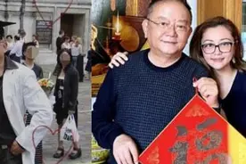 王刚私人旧照罕见曝光 双手紧搂外孙和外孙女表情兴奋图片