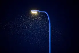 北京迎来初雪 雪花飘落，京城美轮美奂图片