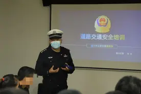 播州交警为服务行业配送员宣讲交通安全图片