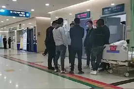 医院抢救室门口，这9兄弟，火了图片