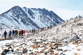 畅游巴尔斯雪山图片