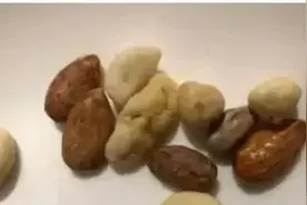 yue了！牛肉粒长毛，罐头吃出虫卵，网红零食品牌遭大批投诉图片