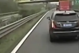 男子超车不成情绪失控，在高速公路恶意别停客车被刑拘视频封面
