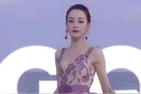 群星亮相GQ盛典红毯：热巴baby美似仙女，何穗刘雯气场超绝图片