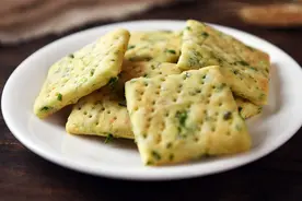 鲜香下饭的自制 | 香葱苏打饼干，你喜欢吗？图片