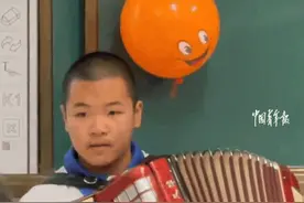 气势到位！网友：音乐一响“横扫千军万马”图片