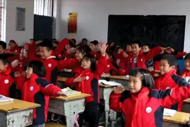 阳光！帅气！还有趣！贵州这位90后老师火了，你刷到过吗？图片