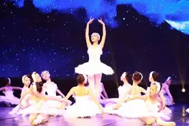 踮起脚尖看“世界”！浦东这所公办小学，有千名芭蕾小舞者图片