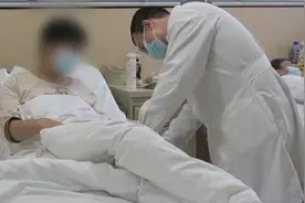 每天啤酒七八瓶 27岁小伙把自己“喝瘸了”！医生：两侧股骨头全坏死图片
