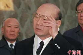 全斗焕去世：曾获死刑还被抄家 90岁时被人搀扶出庭受审图片