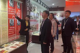 为贫困山区的孩子插上音乐的翅膀——镇平县黑虎庙小学举行乐器捐赠仪式图片