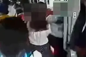 公交车惊现“色狼”袭胸 网友曝光疑犯提醒女性注意图片