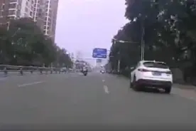 与骑警飙车？警方：已锁定违法者图片