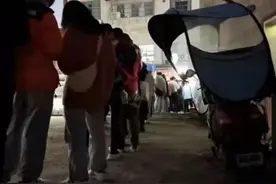 衡阳一所学校门口的煎饼摊火了，人民日报也为他们点赞图片