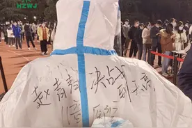 这些抗疫瞬间，让人泪目......图片