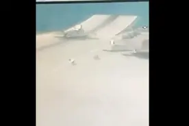 英F-35坠机视频公开，肇因或是航母地勤低级失误未取下挡雨罩图片
