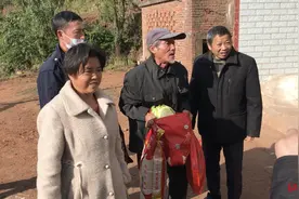 “好久没睡这样舒服的觉了！”欲步行3000里回家的中江大爷，回家了图片