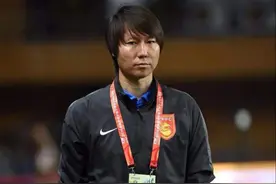 李铁辞职，李霄鹏接任中国男足主教练图片