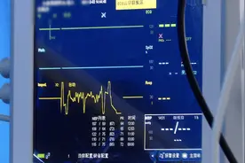 打游戏被队友坑，男子一气之下心率“爆表”进了医院……图片